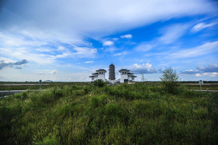 "接近黑瞎子岛全岛的中心，登临宝塔，尽可一览黑瞎子岛湿地、俄罗斯哈巴罗夫斯克全貌、黑龙江、乌苏里..._东极宝塔"的评论图片