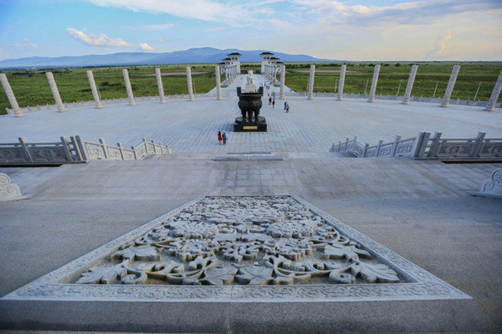 "接近黑瞎子岛全岛的中心，登临宝塔，尽可一览黑瞎子岛湿地、俄罗斯哈巴罗夫斯克全貌、黑龙江、乌苏里..._东极宝塔"的评论图片